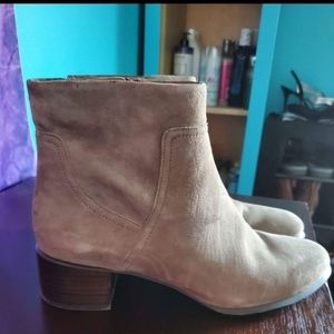 EUC Vionic Kamryn waterproof suede booties
